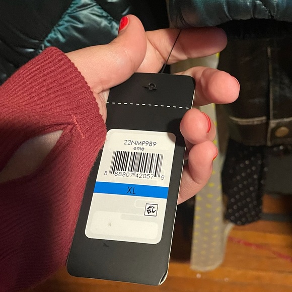 XL Guess Winter Puffer Coat - Picture 7 of 7